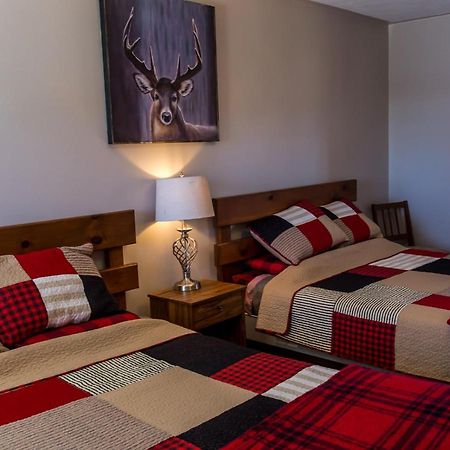 Bear Tracks Inn ライオンズ・ヘッド エクステリア 写真